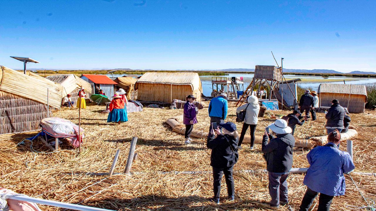 Uros Floating Islands & Taquile foto 8
