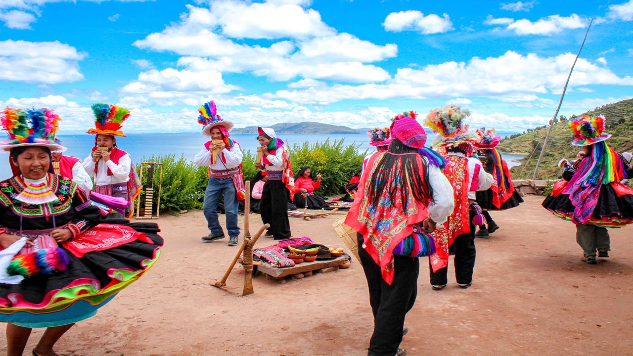 Uros Floating Islands & Taquile foto 10