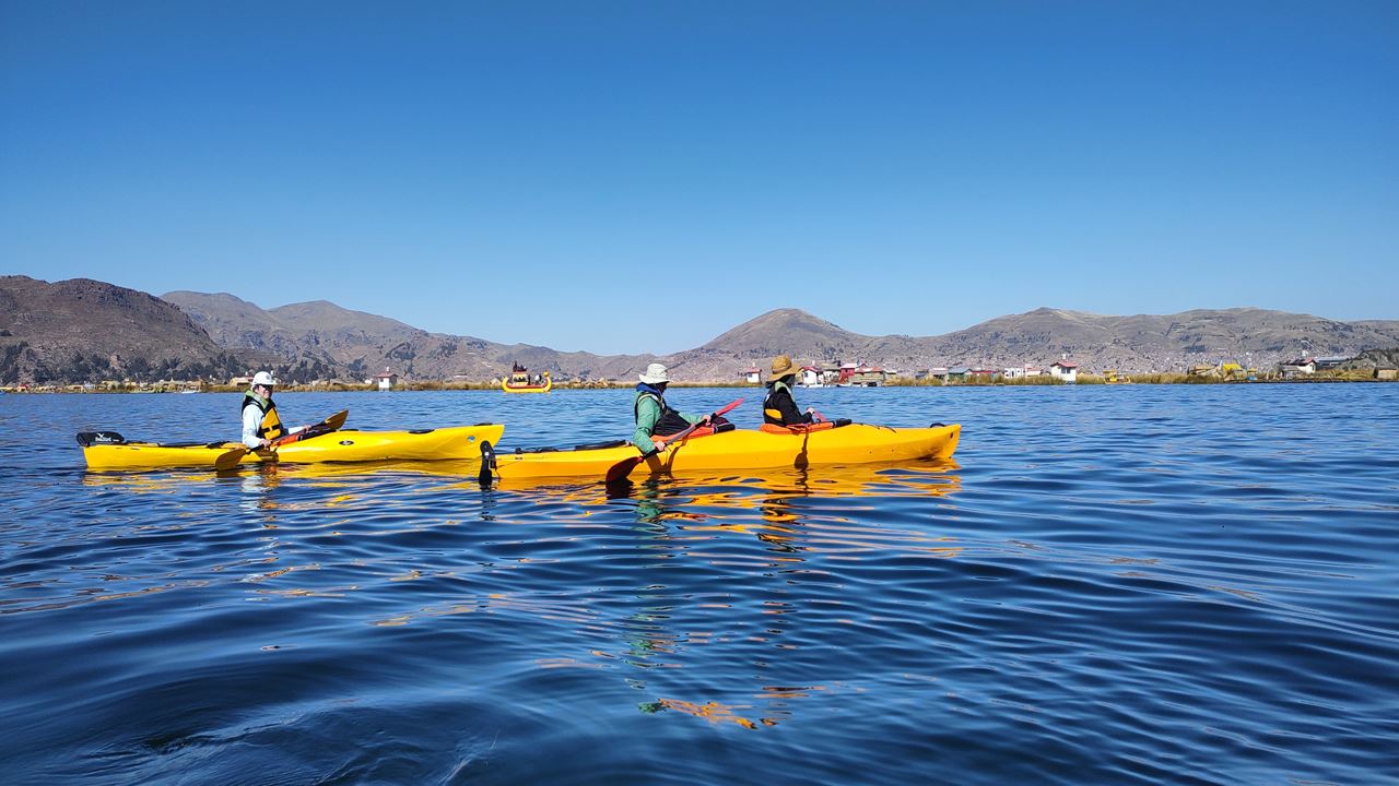 Tour En Kayak Por Uros Con Estadía En La Isla Amantani foto 5