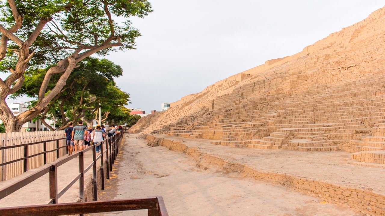 Huaca Pucllana And Mateo Salado (1)