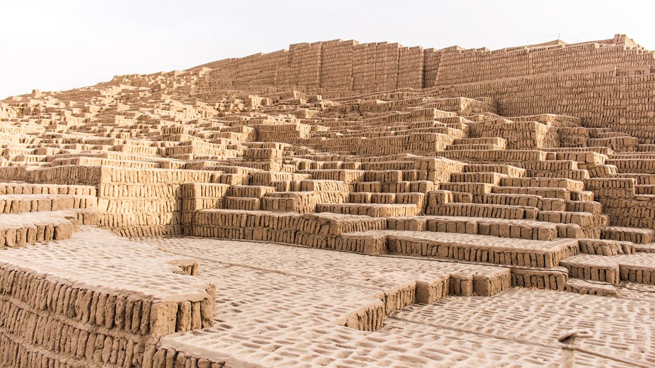 Huaca Pucllana And Mateo Salado (2)