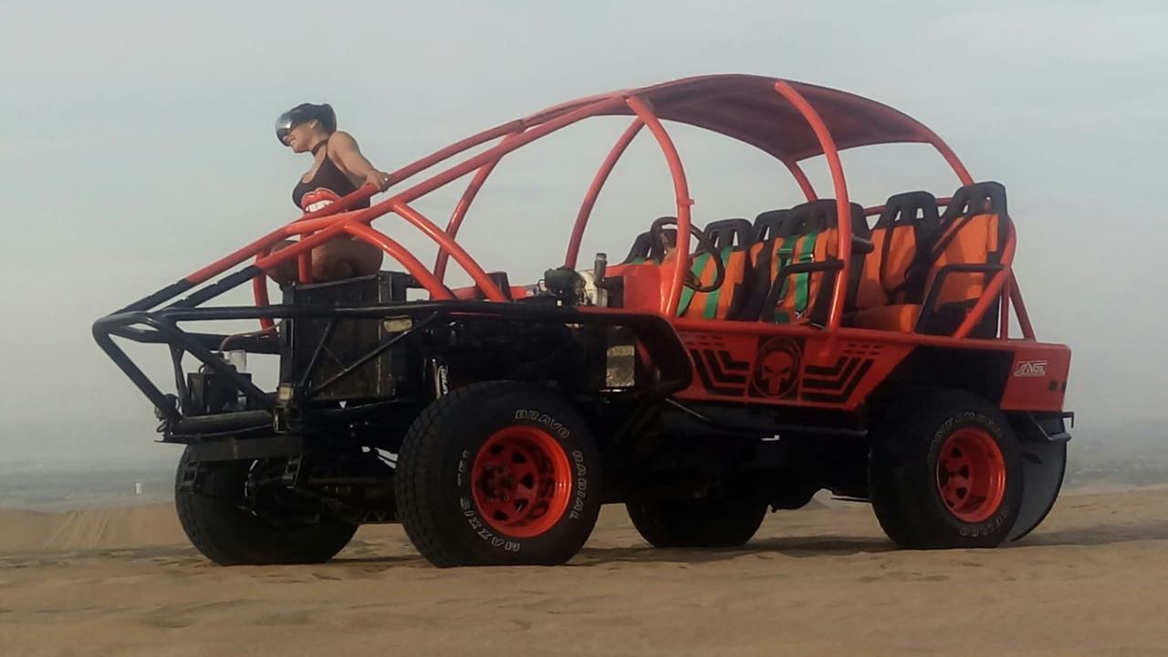 Buggy And Sandboard In The Desert foto 6
