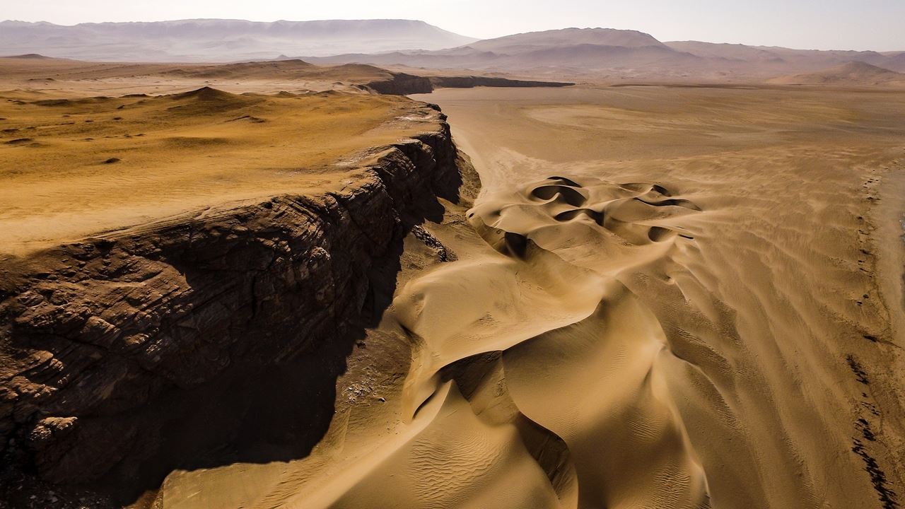 Buggy And Sandboard In The Desert foto 4