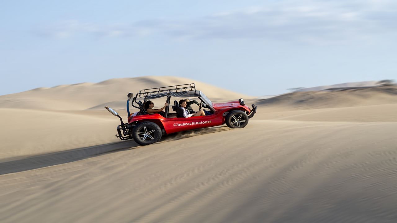 Buggy And Sandboard In The Desert foto 7