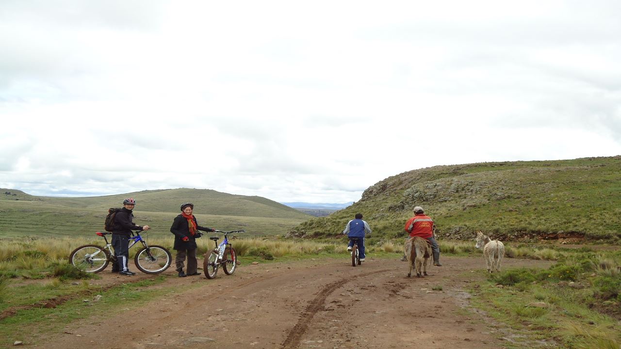 Tumbas De Sillustani En Bicicleta De Montaña foto 3