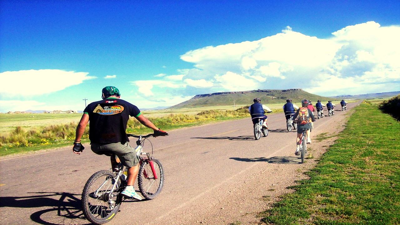 Tumbas De Sillustani En Bicicleta De Montaña foto 2