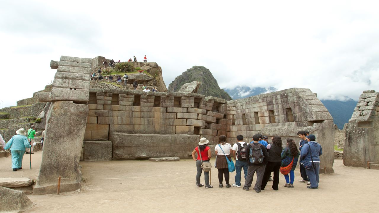 Machu Picchu Luxury Tour - Train Hiram Bingham (5)