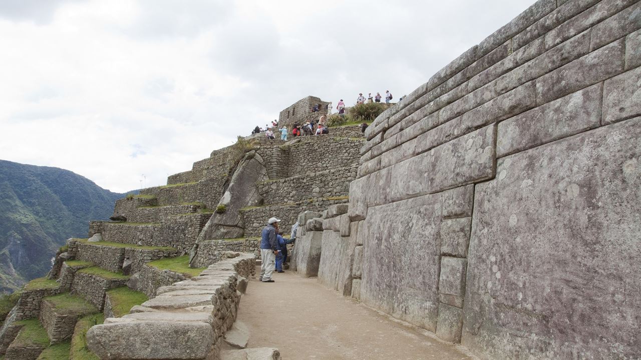 Machu Picchu Luxury Tour - Train Hiram Bingham (9)
