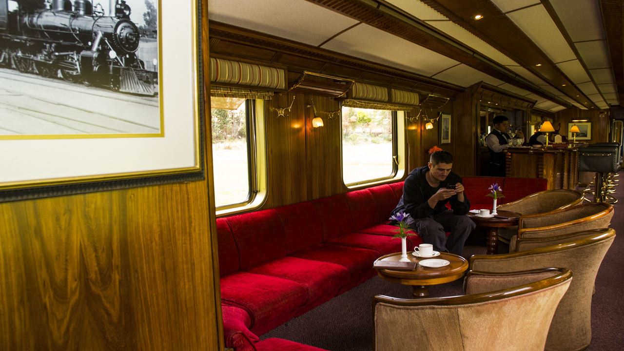 Machu Picchu Luxury Tour - Train Hiram Bingham (8)