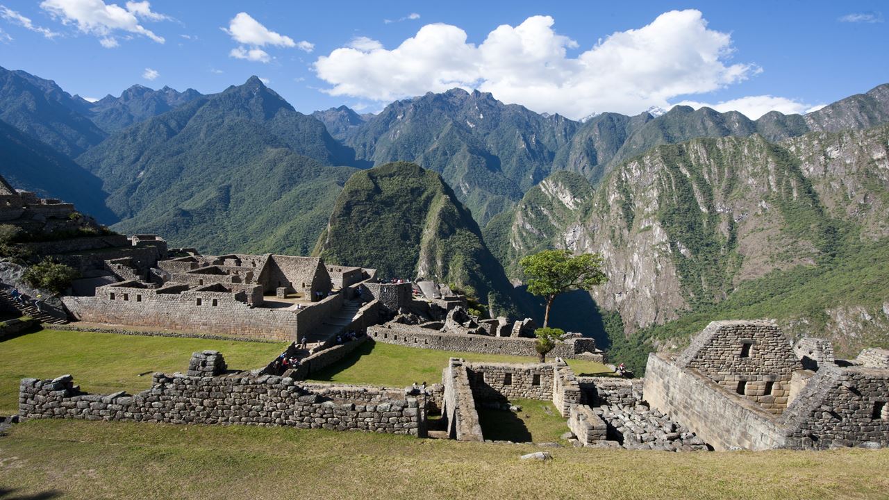 Machu Picchu Luxury Tour - Train Hiram Bingham (3)