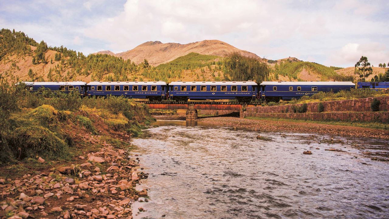 Machu Picchu Luxury Tour - Train Hiram Bingham (1)