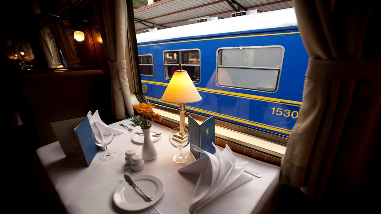 Machu Picchu Luxury Tour - Train Hiram Bingham (6)