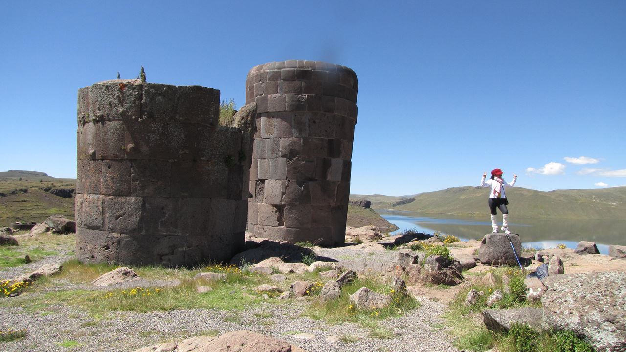 Tour To Sillustani Pre Inca Tombs foto 1