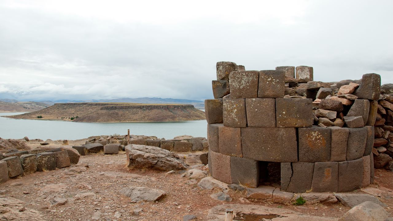 Tour To Sillustani Pre Inca Tombs foto 4